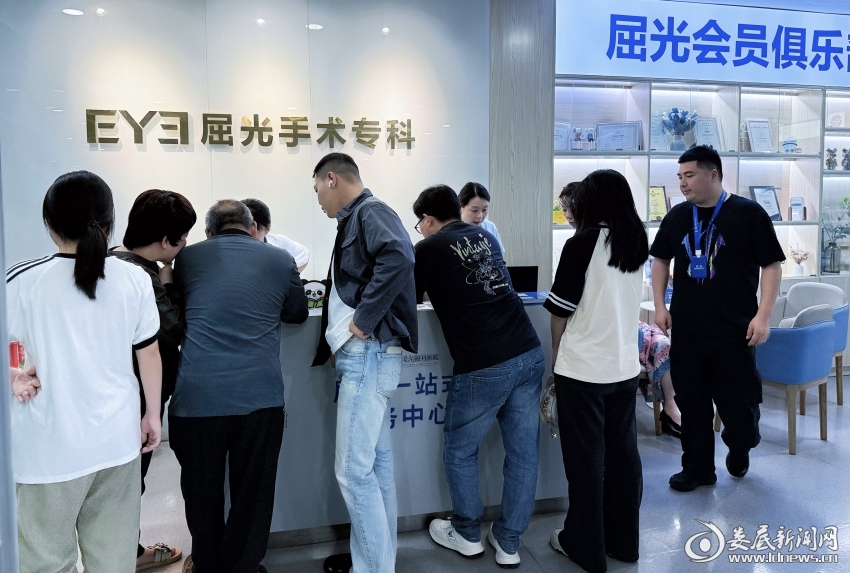 ▲娄底爱尔眼科护航高考学子摘镜圆梦