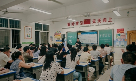 娄底一小召开“守护心灵 平安同行”专题家长会 